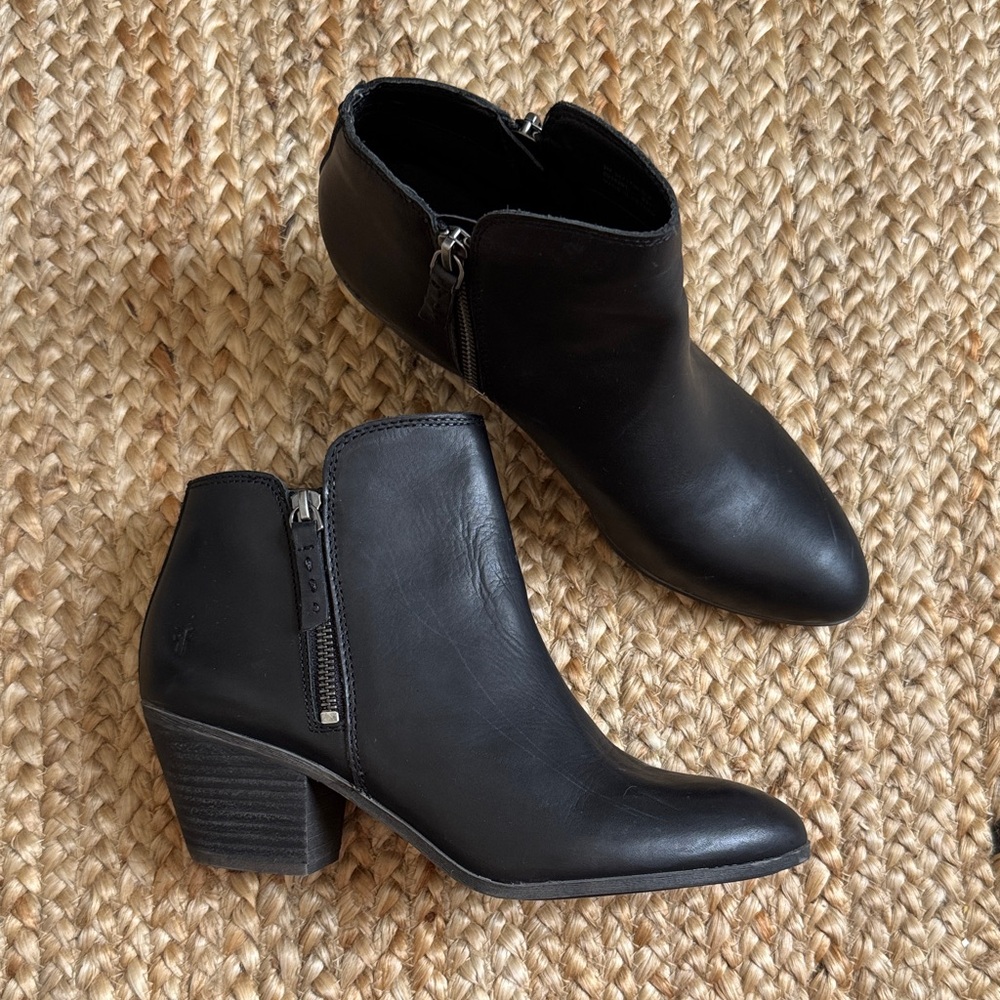 Frye 9M Judith Double Zip Boot Booties Black Leather